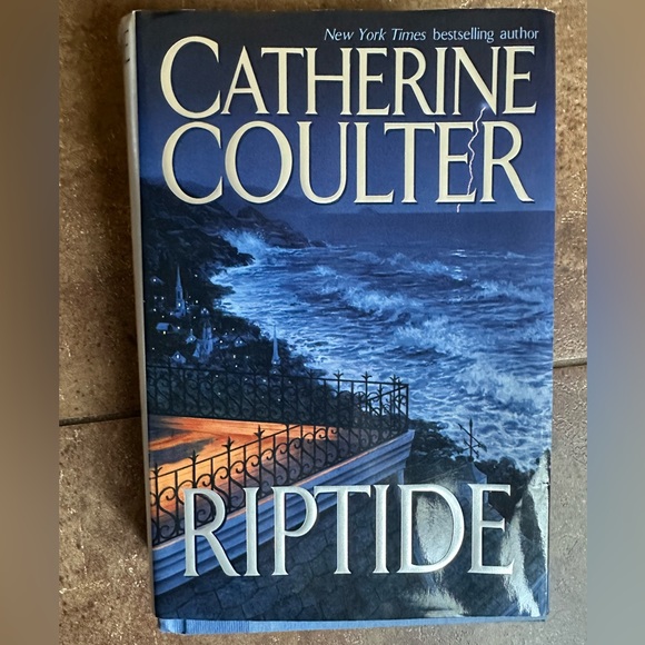 Catherine Coulter hardcover book Riptide - Picture 1 of 4